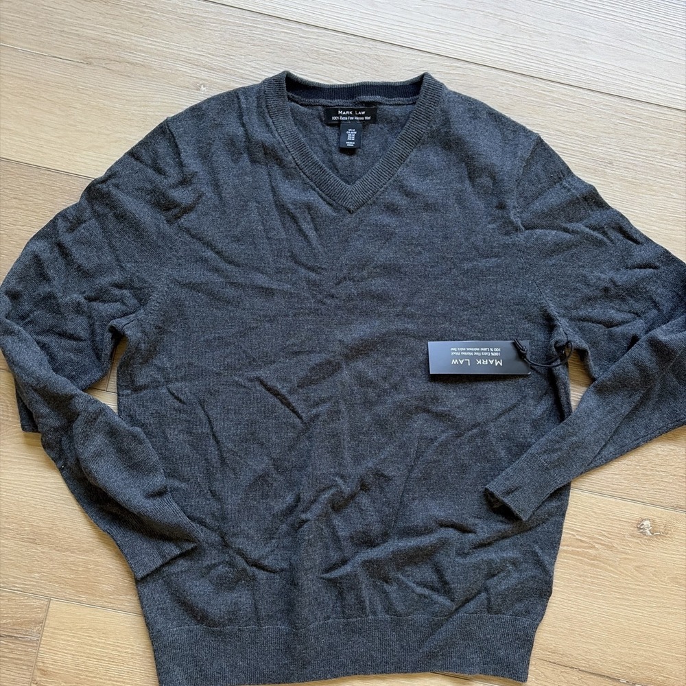 Mark Law Men's  V-Neck Sweater Size Medium 100% Extra Fine Merino Wool